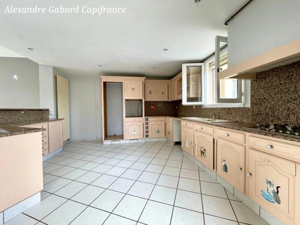 Axe La Réole-Langon - Maison de plain-pied - 5 chambres + bureau - Jardin 3 000 m² - 3 Garages