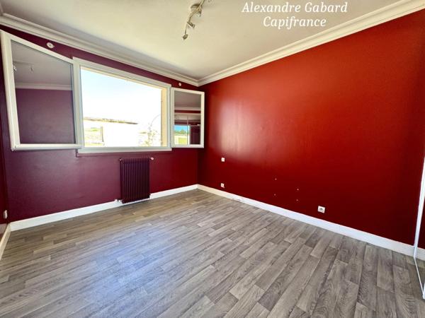 Axe La Réole-Langon - Maison de plain-pied - 5 chambres + bureau - Jardin 3 000 m² - 3 Garages