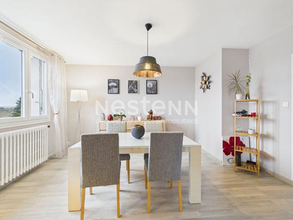 A vendre à Arpajon Sur Cère, Appartement 3 pièces d'une surface de 72 m² avec loggia, cave et garage.