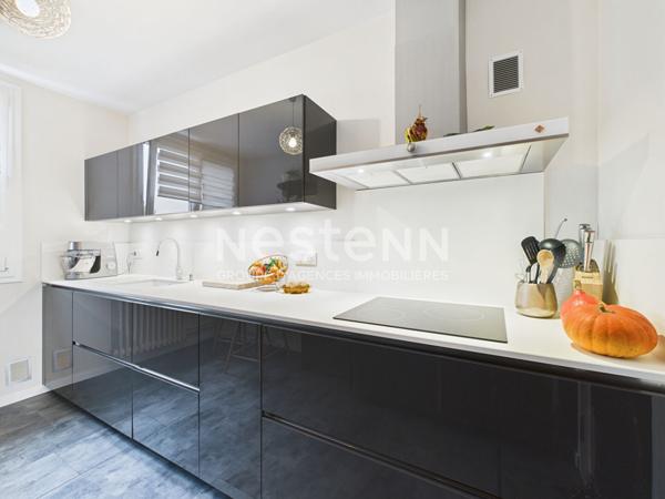 A vendre à Arpajon Sur Cère, Appartement 3 pièces d'une surface de 72 m² avec loggia, cave et garage.