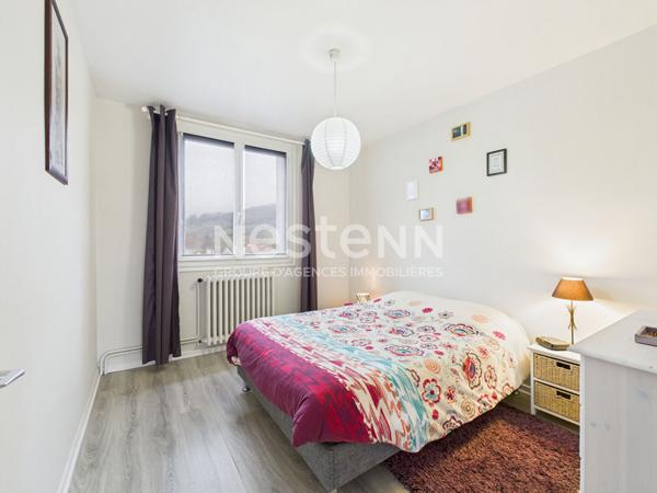 A vendre à Arpajon Sur Cère, Appartement 3 pièces d'une surface de 72 m² avec loggia, cave et garage.