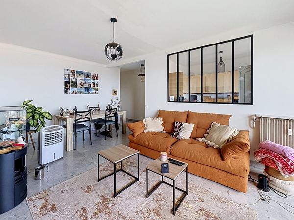 Appartement 3 pièces à vendre à Grasse - Avant dernier étage avec vue mer panoramique