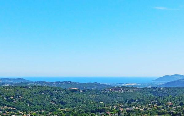 Appartement 3 pièces à vendre à Grasse - Avant dernier étage avec vue mer panoramique
