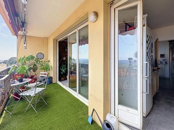 Appartement 3 pièces à vendre à Grasse - Avant dernier étage avec vue mer panoramique