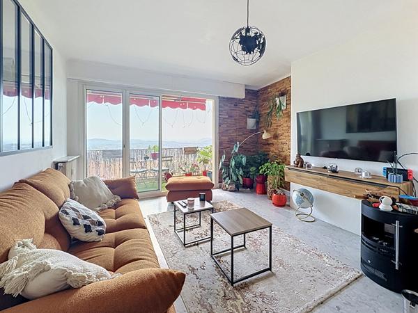 Appartement 3 pièces à vendre à Grasse - Avant dernier étage avec vue mer panoramique