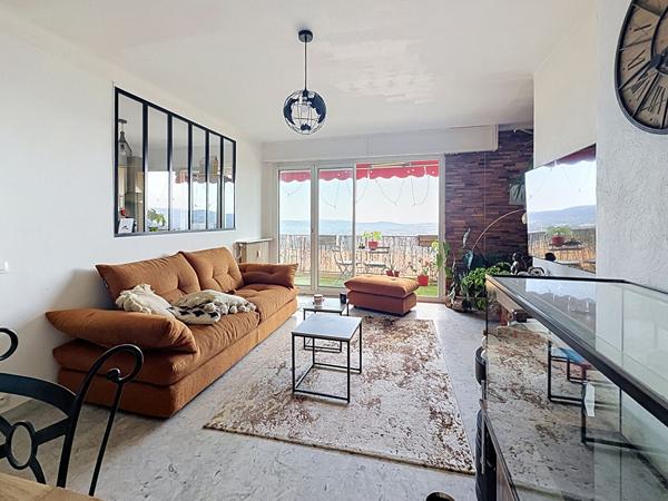 Appartement 3 pièces à vendre à Grasse - Avant dernier étage avec vue mer panoramique
