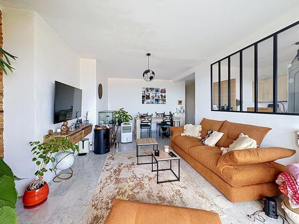 Appartement 3 pièces à vendre à Grasse - Avant dernier étage avec vue mer panoramique