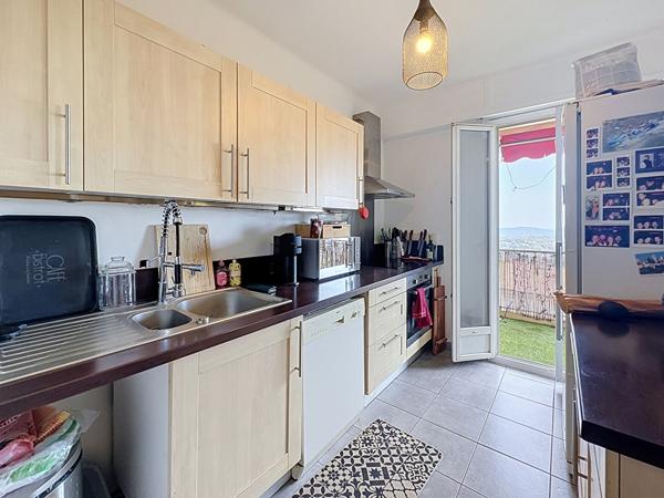 Appartement 3 pièces à vendre à Grasse - Avant dernier étage avec vue mer panoramique