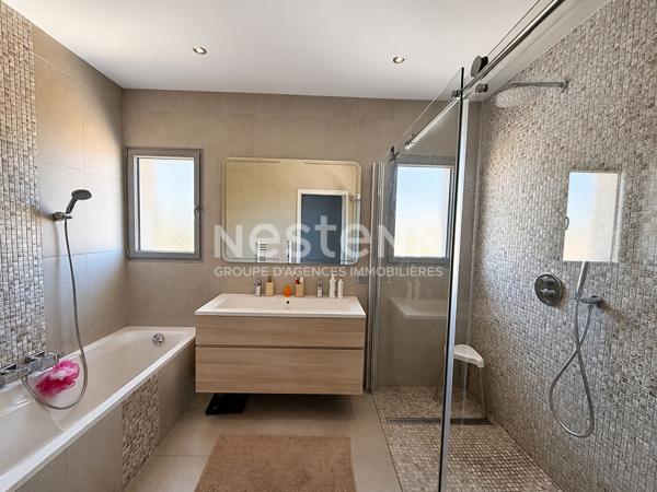 Maison Marignane 5 pièces 156,3 m², 3 chambres, bureau, piscine, jardin, terrasse, exposition plein sud, prestations haut de gamme