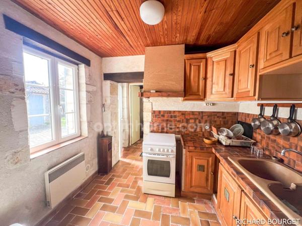 Maison en pierres de 4 chambres avec une dépendance, SAINTE MARIE DE RE - 17740