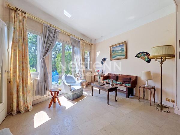 À vendre Maison de 7 pièces de 160m² avec véranda et terrain de 537m² à Saint Cyr l'École proche Gare