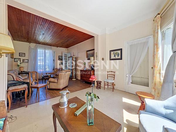 À vendre Maison de 7 pièces de 160m² avec véranda et terrain de 537m² à Saint Cyr l'École proche Gare