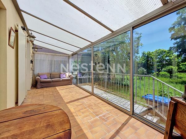 À vendre Maison de 7 pièces de 160m² avec véranda et terrain de 537m² à Saint Cyr l'École proche Gare