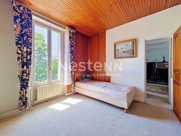 À vendre Maison de 7 pièces de 160m² avec véranda et terrain de 537m² à Saint Cyr l'École proche Gare