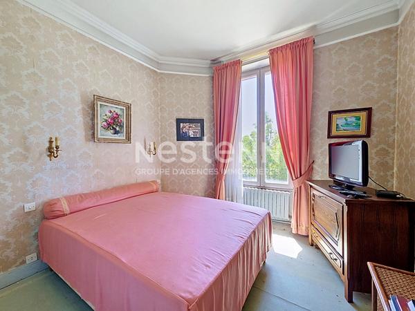 À vendre Maison de 7 pièces de 160m² avec véranda et terrain de 537m² à Saint Cyr l'École proche Gare
