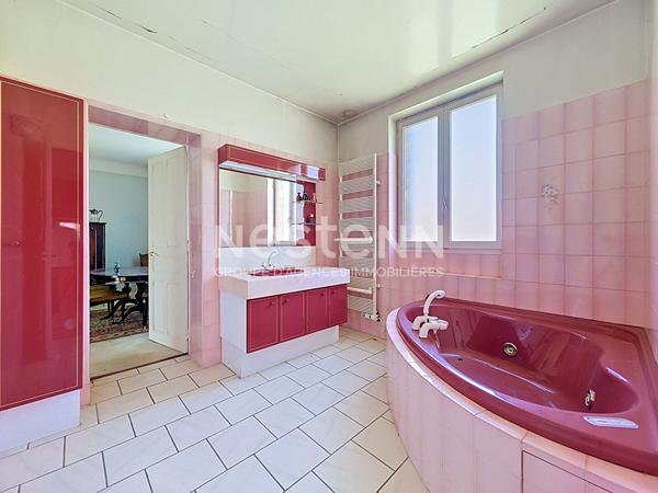 À vendre Maison de 7 pièces de 160m² avec véranda et terrain de 537m² à Saint Cyr l'École proche Gare