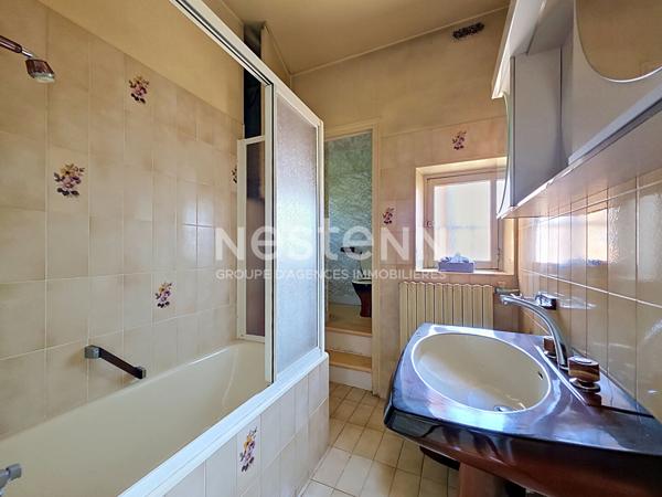 À vendre Maison de 7 pièces de 160m² avec véranda et terrain de 537m² à Saint Cyr l'École proche Gare