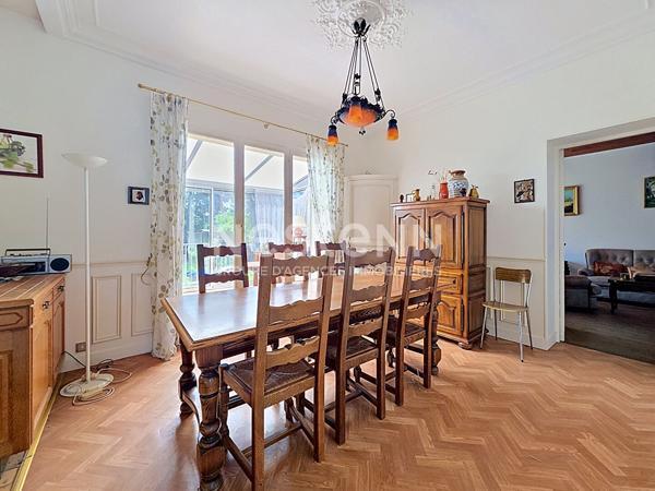 À vendre Maison de 7 pièces de 160m² avec véranda et terrain de 537m² à Saint Cyr l'École proche Gare