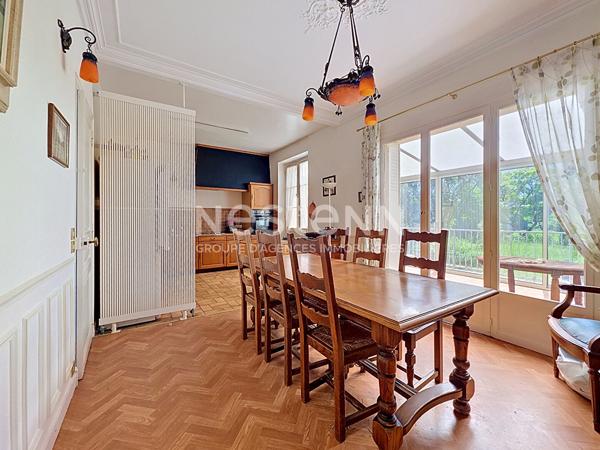 À vendre Maison de 7 pièces de 160m² avec véranda et terrain de 537m² à Saint Cyr l'École proche Gare