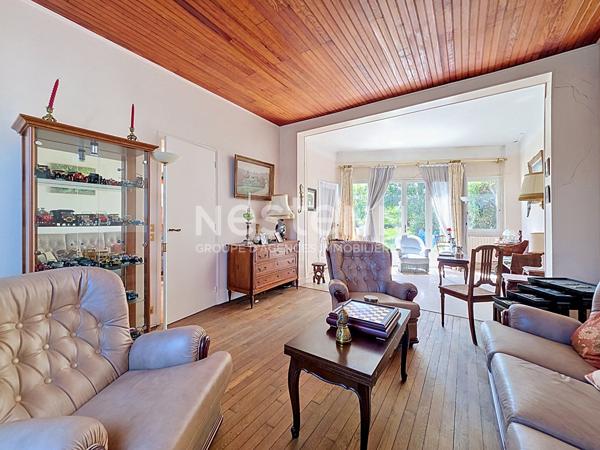 À vendre Maison de 7 pièces de 160m² avec véranda et terrain de 537m² à Saint Cyr l'École proche Gare