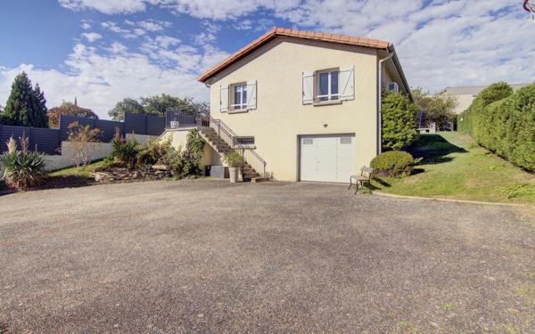 Maison à vendre    4 pièces • 130 m2 Saint-Martin-la-Plaine