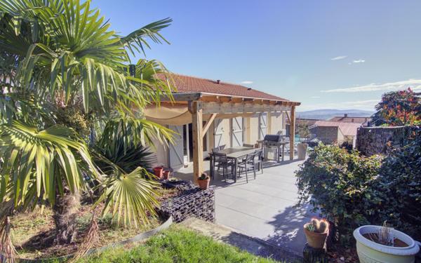 Maison à vendre    4 pièces • 130 m2 Saint-Martin-la-Plaine