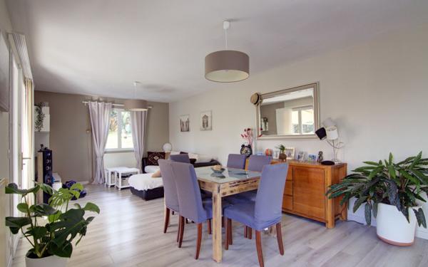 Maison à vendre    4 pièces • 130 m2 Saint-Martin-la-Plaine