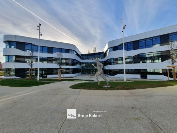 Bureaux à louer à Champagne-au-Mont-d'Or immeuble moderne et divisible