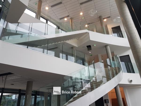 Bureaux à louer à Champagne-au-Mont-d'Or immeuble moderne et divisible