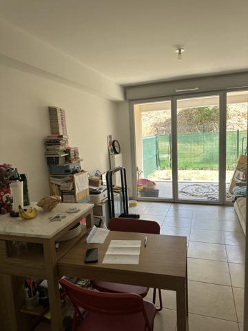 T2 récent avec terrasse, jardin et double stationnement
