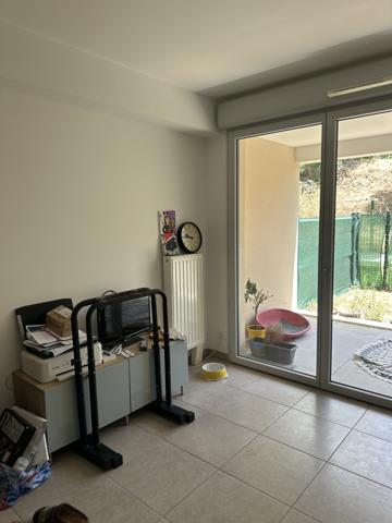 T2 récent avec terrasse, jardin et double stationnement