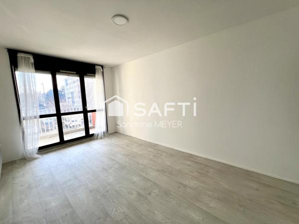 Studio 25 m² rénové, balcon, place de parking