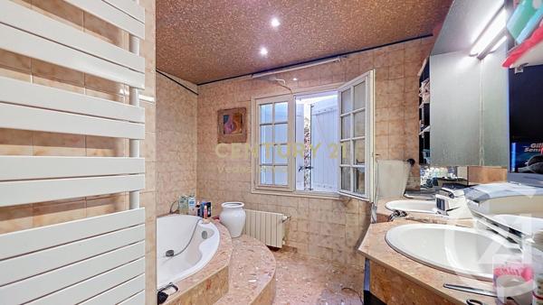 Maison à vendre  6 pièces - 121,01 m2 ST JEAN DE VEDAS - 34