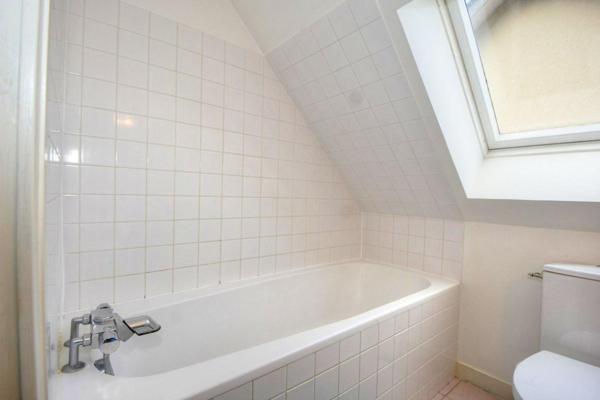 Maison de 56 m2 avec garage et jardin . Belle vue mer de toutes les pièces