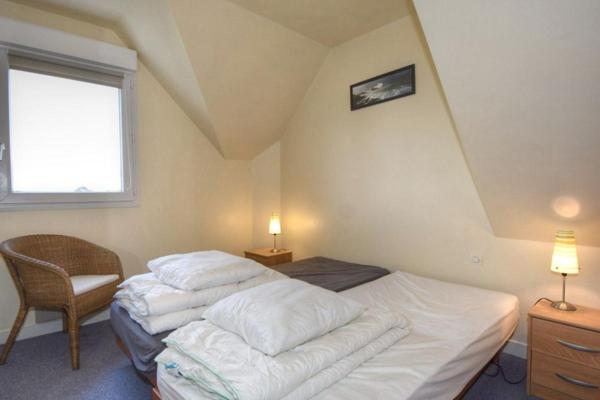 Maison de 56 m2 avec garage et jardin . Belle vue mer de toutes les pièces