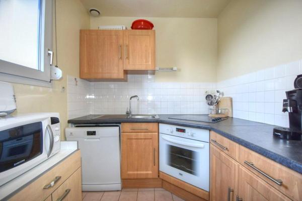 Maison de 56 m2 avec garage et jardin . Belle vue mer de toutes les pièces