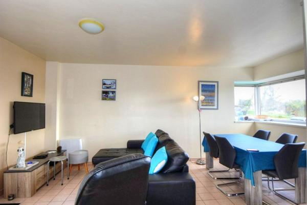 Maison de 56 m2 avec garage et jardin . Belle vue mer de toutes les pièces