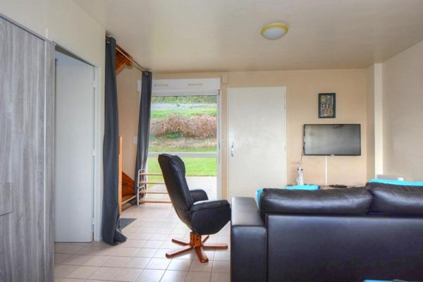 Maison de 56 m2 avec garage et jardin . Belle vue mer de toutes les pièces