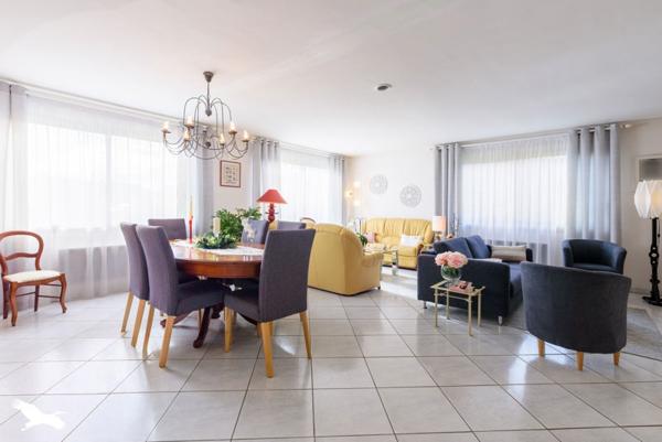 Maison à vendre 313 000 € Saint-Pierre-du-Mont 4 p 140 m² DPE C