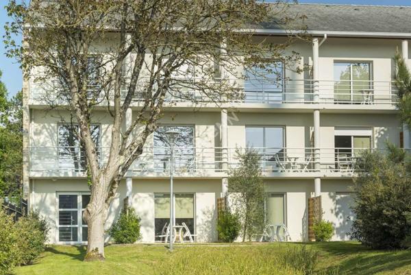 Sautron Hubonnière : VENTE Appartement T2 duplex 40 m², meublé. LMNP, bail commercial, loyers garantis.