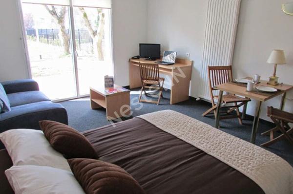 Sautron Hubonnière : VENTE Appartement T2 duplex 40 m², meublé. LMNP, bail commercial, loyers garantis.