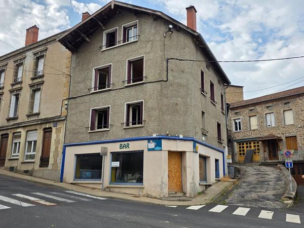 Dunières 43220 idéalement situé en plein centre du village proche des commodités Immeuble élevé sur caves sur trois niveaux plus combles aménageables à rénover en totalité environ 202m² habitables