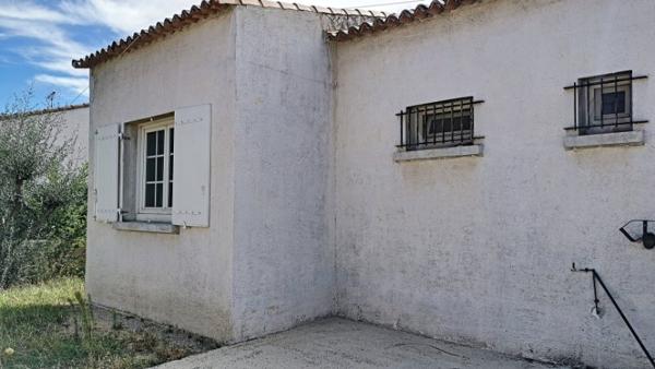 Maison de plain-pied, 3 chambres, garage à Orange