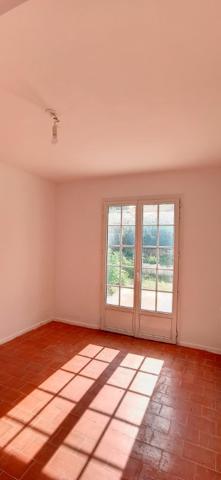 Maison de plain-pied, 3 chambres, garage à Orange