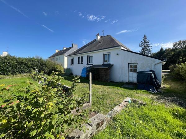 Maison traditionnelle, bon état, beau potentiel.