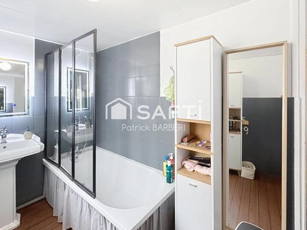 Emplacement privilégié à 8 mns à pied du RER C/Ligne H