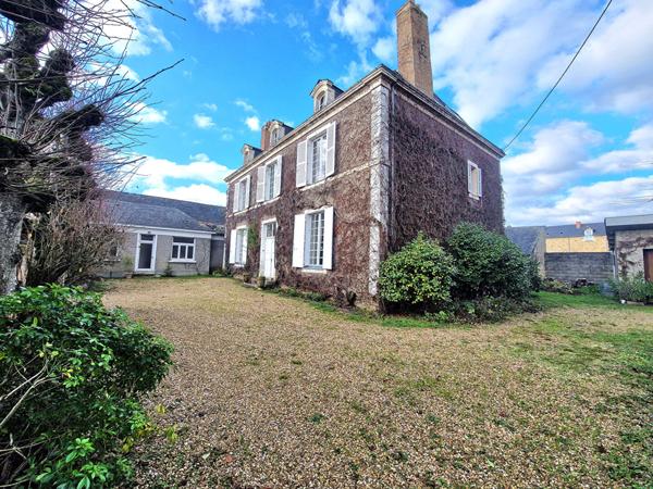 maison de maître à Châteauneuf-sur-Sarthe 10 pièce(s)