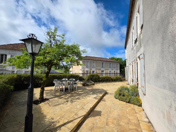 Grande maison en pierre à fort potentiel