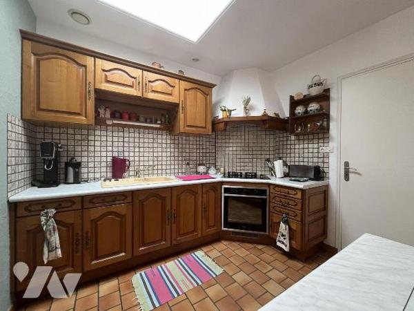 Argentonnay-La Coudre, très belle propriété de 170 m², avec étang sur environ 8320 m². Un vérit...