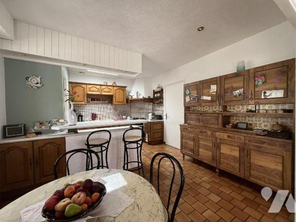 Argentonnay-La Coudre, très belle propriété de 170 m², avec étang sur environ 8320 m². Un vérit...